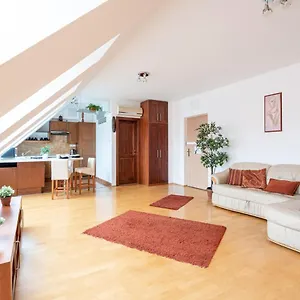 Apartman Beautiful With Ac, Budapest
